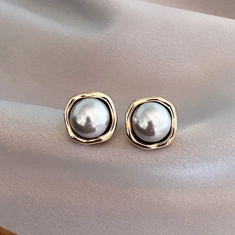 Chic Classic Pearl Earrings