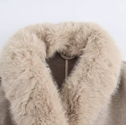 Chic Beige Double-Breasted Trench Coat with Faux Fur Collar for Stylish Outings