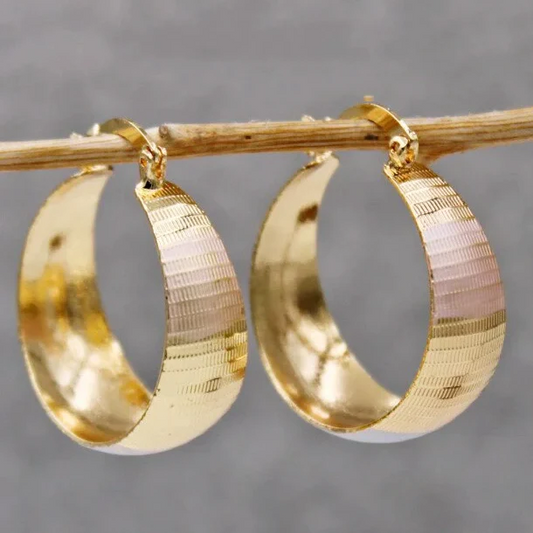 Elegant Gold Earrings with a Touch of Luxury